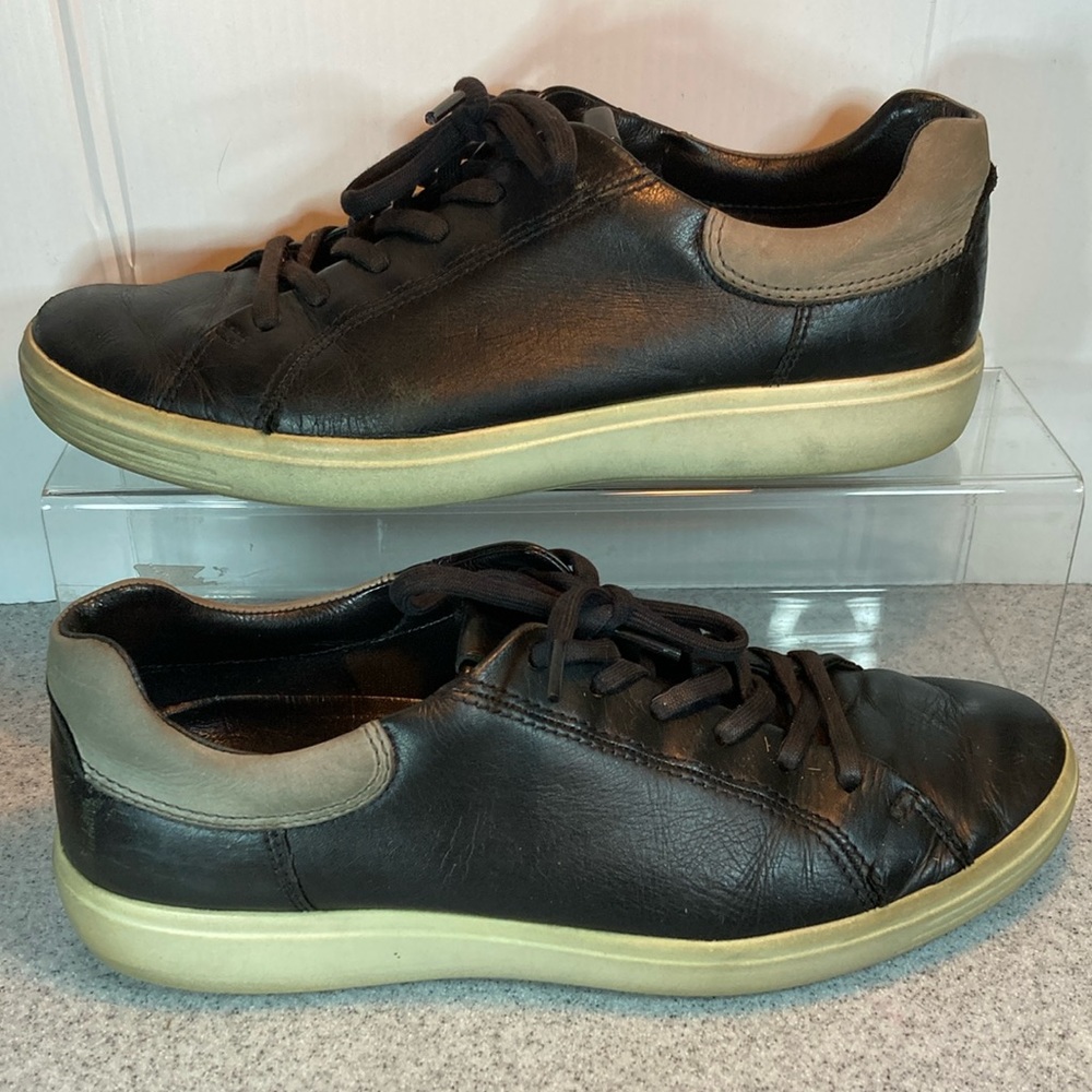 Men’s size 11 Ecco black and tan leather tennis shoes.‎  Box 16